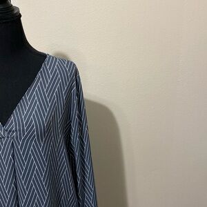 LAST CHANCE Ann Taylor gray and white long sleeve blouse